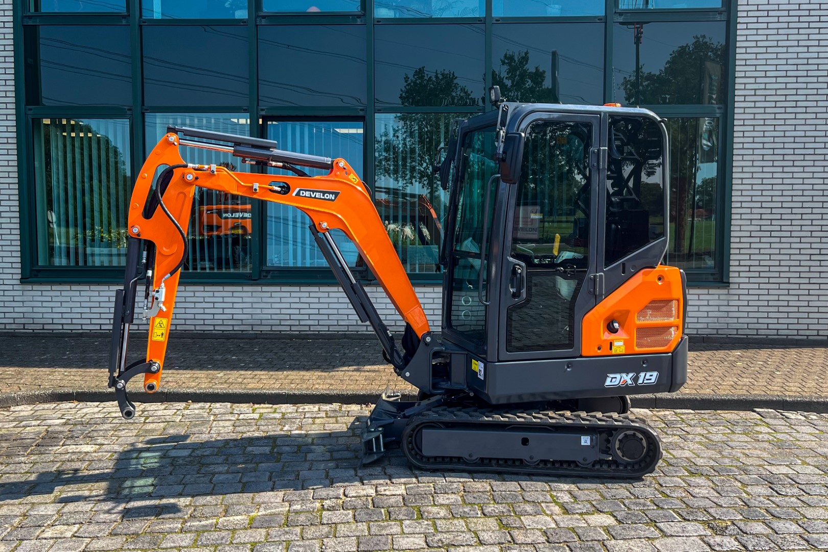 Develon DX19-7